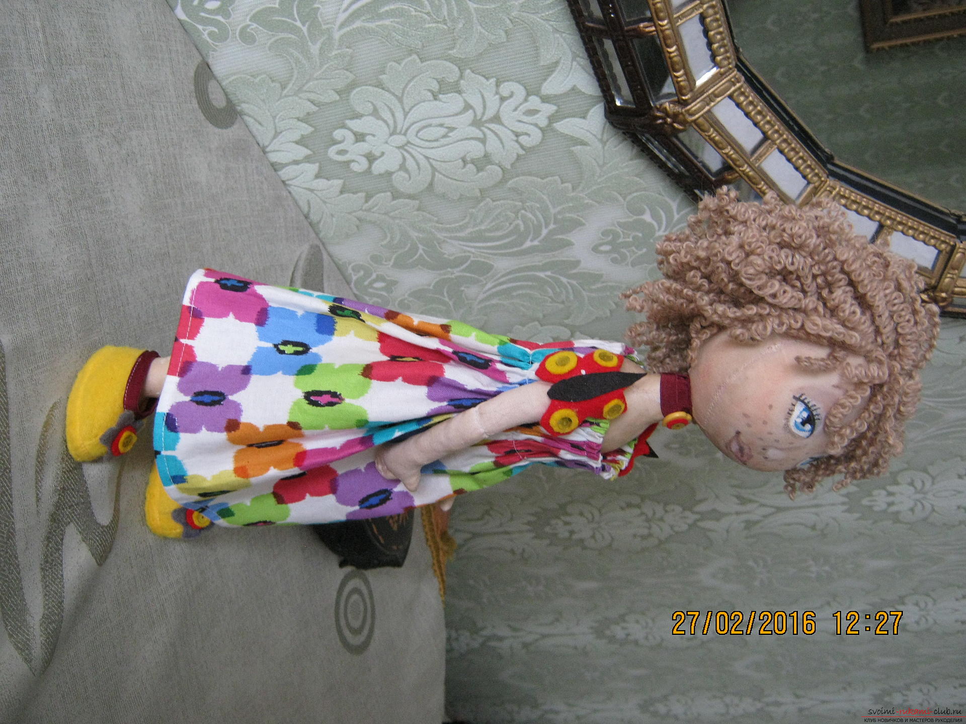 Этот мастер-класс с выкройкой расскажет как сшить своими руками текстильную интерьерную куклу.. Фото №14
