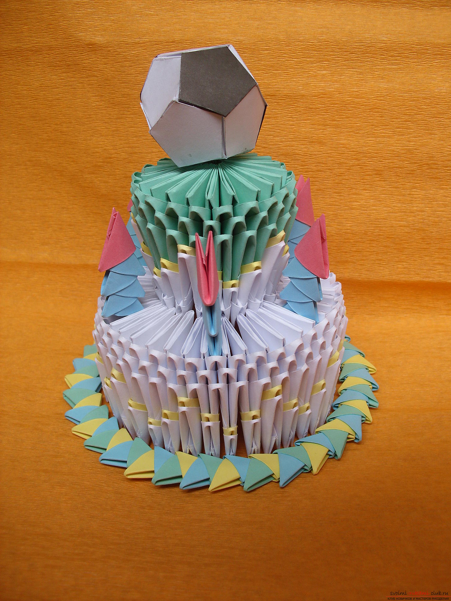 Этот мастер-класс покажет как сделать торт для поклонников футбола в технике модульного оригами.. Фото №14