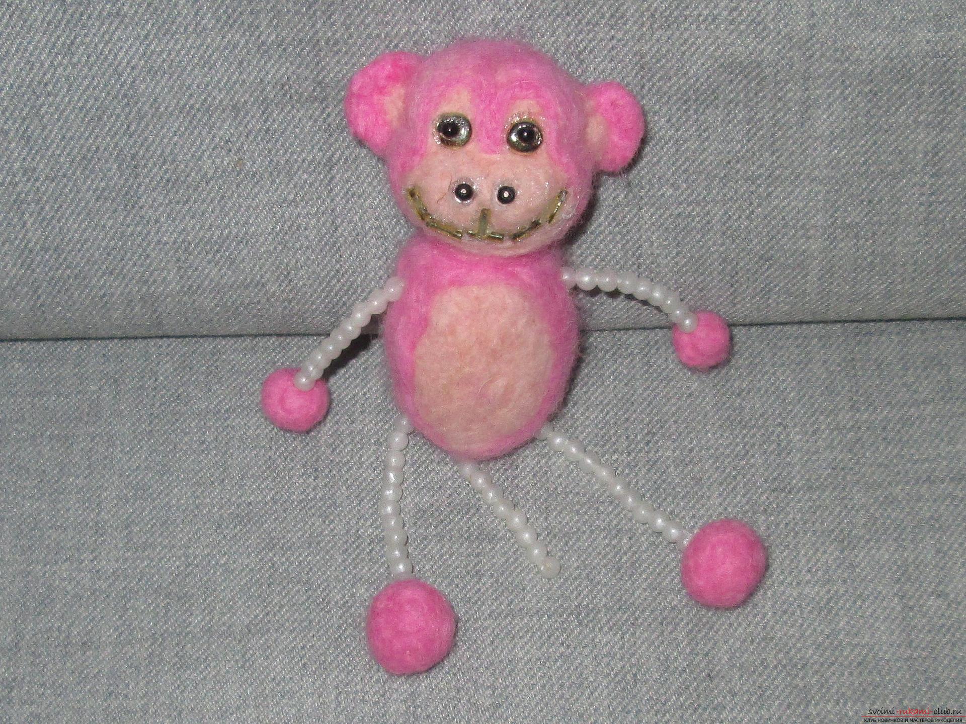 Этот мастер-класс валяния из шерсти поможет сделать игрушку обезьянку своими руками. Фото №25