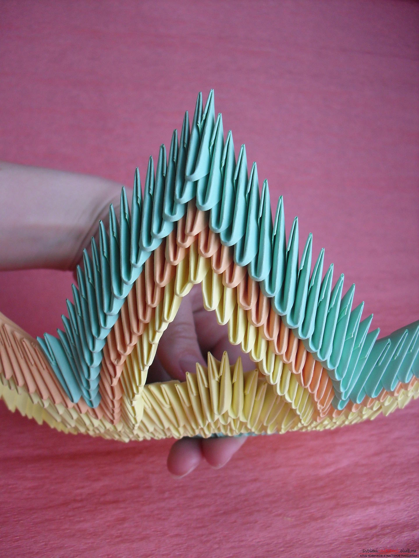 Этот мастер-класс научит как сделать вазу своими руками из модульного оригами.. Фото №10