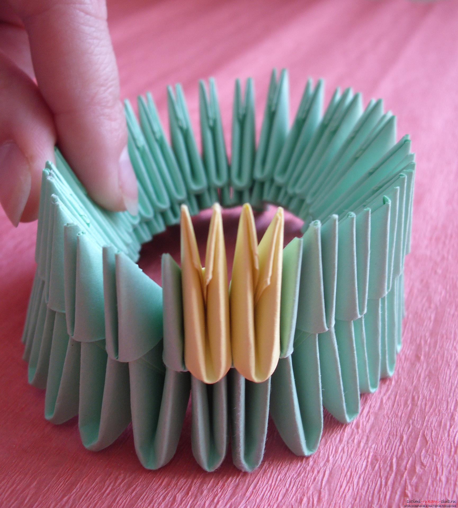Этот мастер-класс научит как сделать вазу своими руками из модульного оригами.. Фото №4