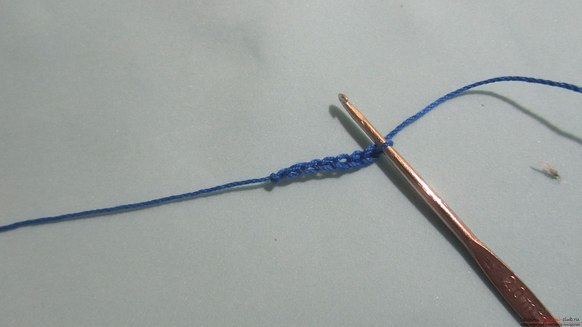Этот мастер-класс расскажет о том, как создавать украшения крючком - вязанные браслеты. Фото №1