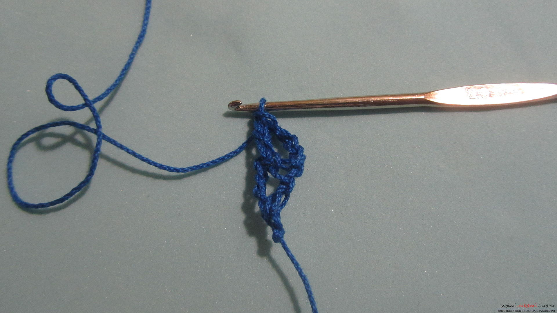 Этот мастер-класс расскажет о том, как создавать украшения крючком - вязанные браслеты. Фото №4
