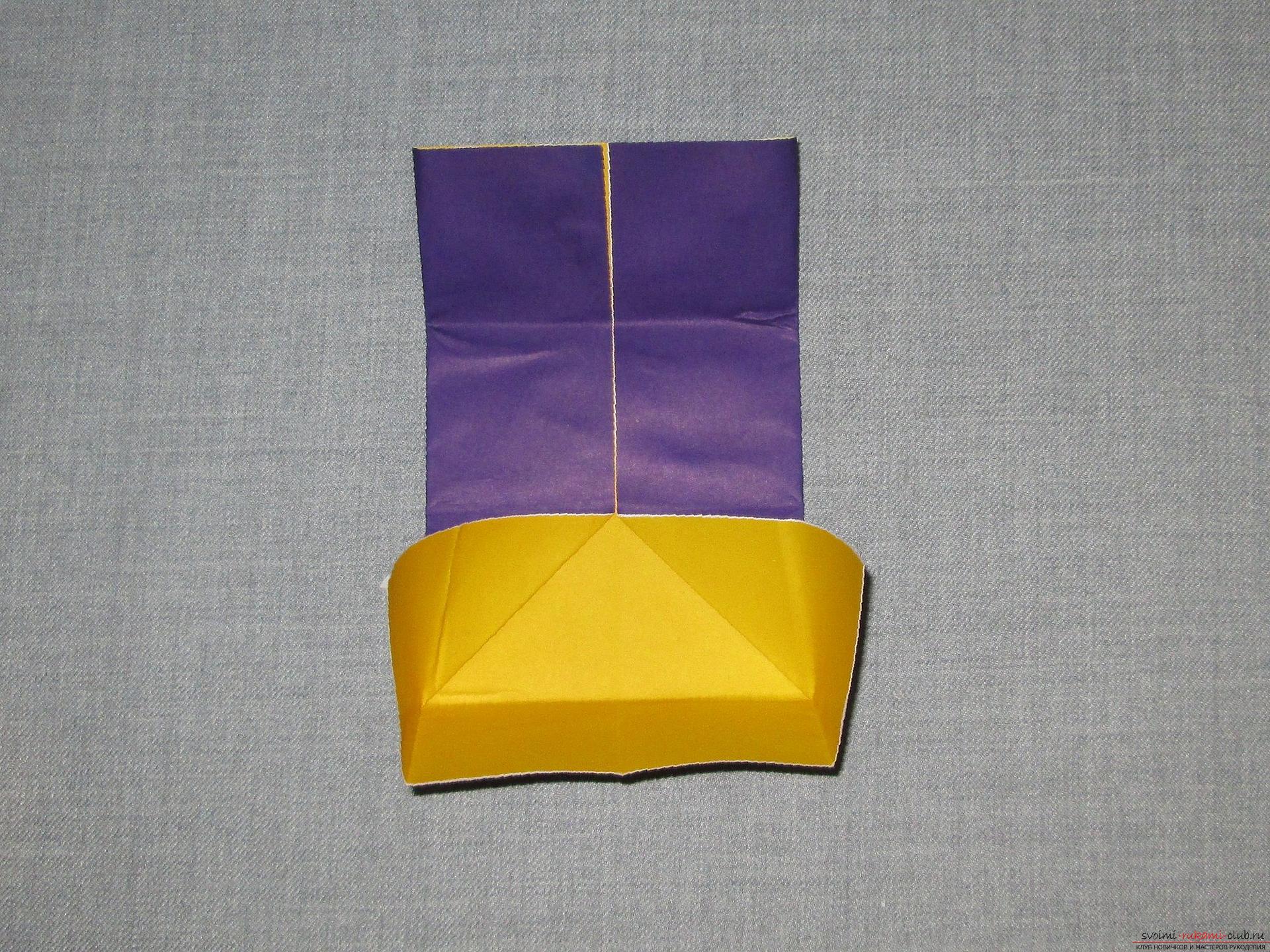 Этот подробный мастер-класс оригами из бумаги для детей 6 лет научит как сделать своими руками вертушку.. Фото №6