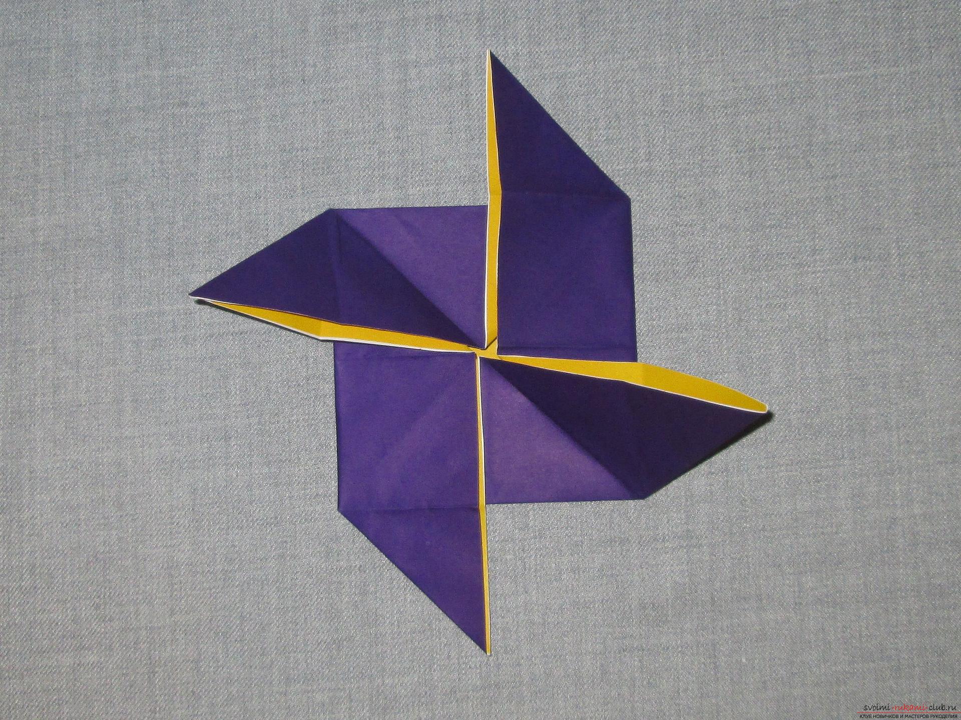 Этот подробный мастер-класс оригами из бумаги для детей 6 лет научит как сделать своими руками вертушку.. Фото №9