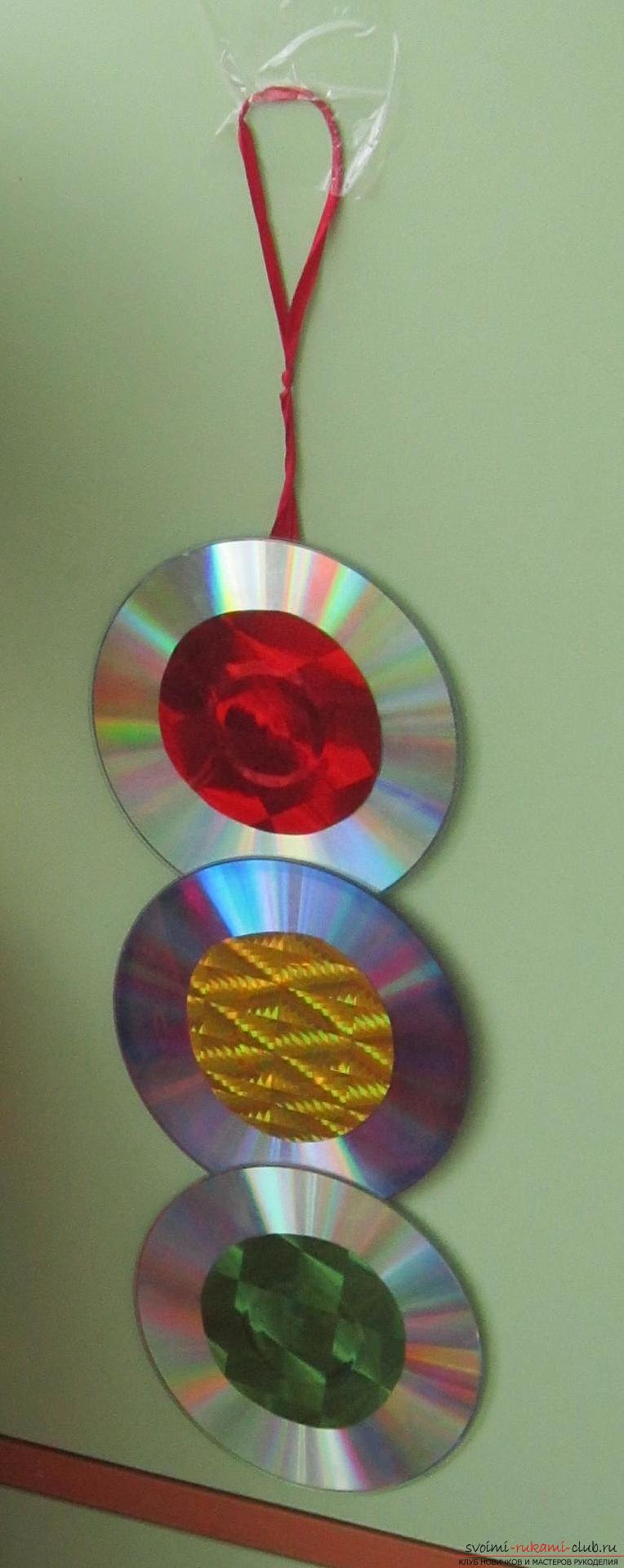Светофор из компакт-дисков. Фото №1