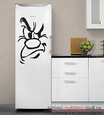 Как с помощью простых и доступных способов можно украсить обычный кухонный холодильник