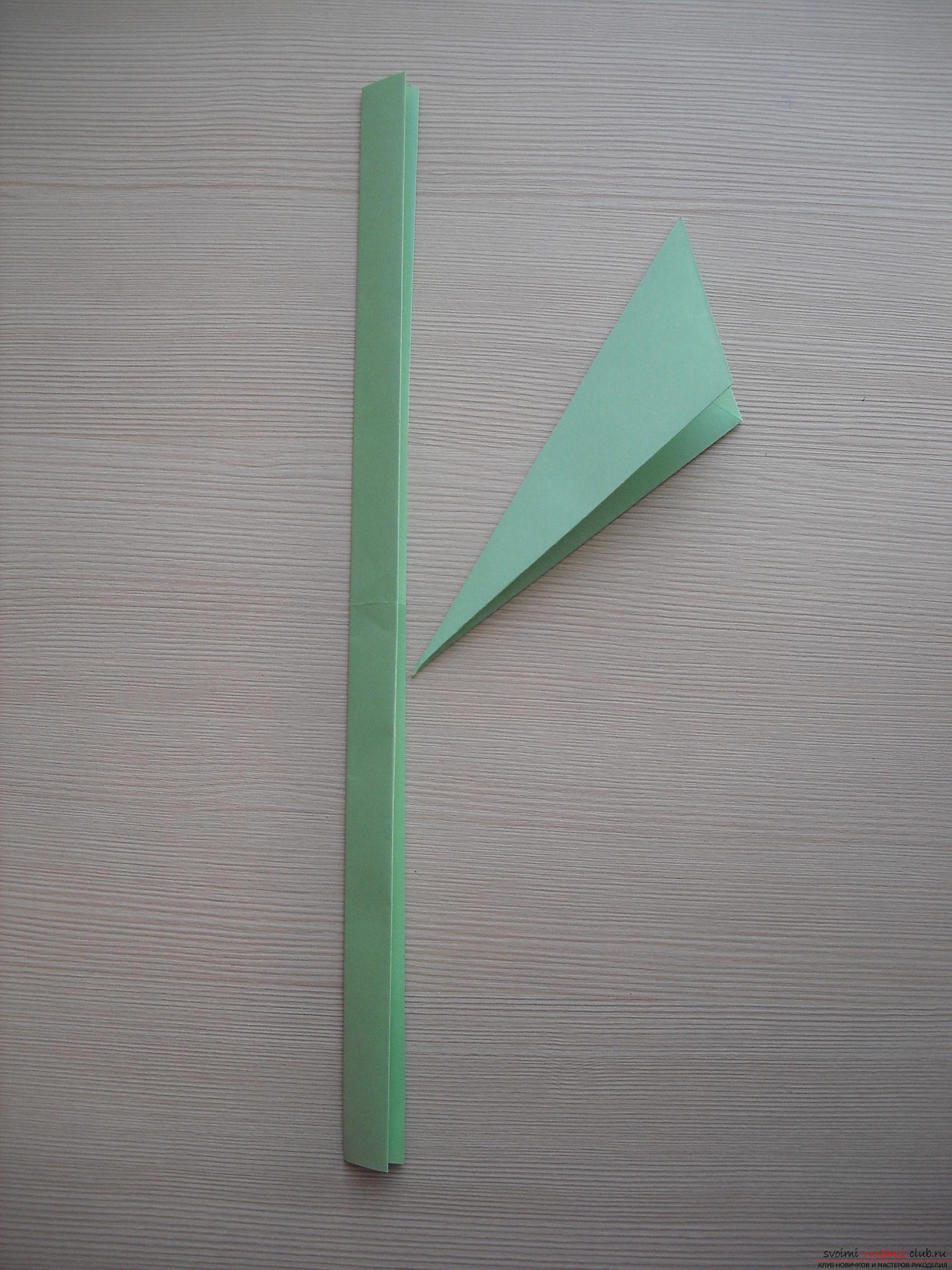 Этот мастер-класс научит как сделать цветок-оригами из бумаги.. Фото №14